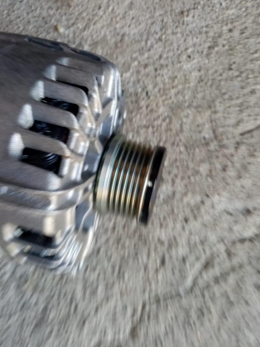 Vând alternator Citroen C4