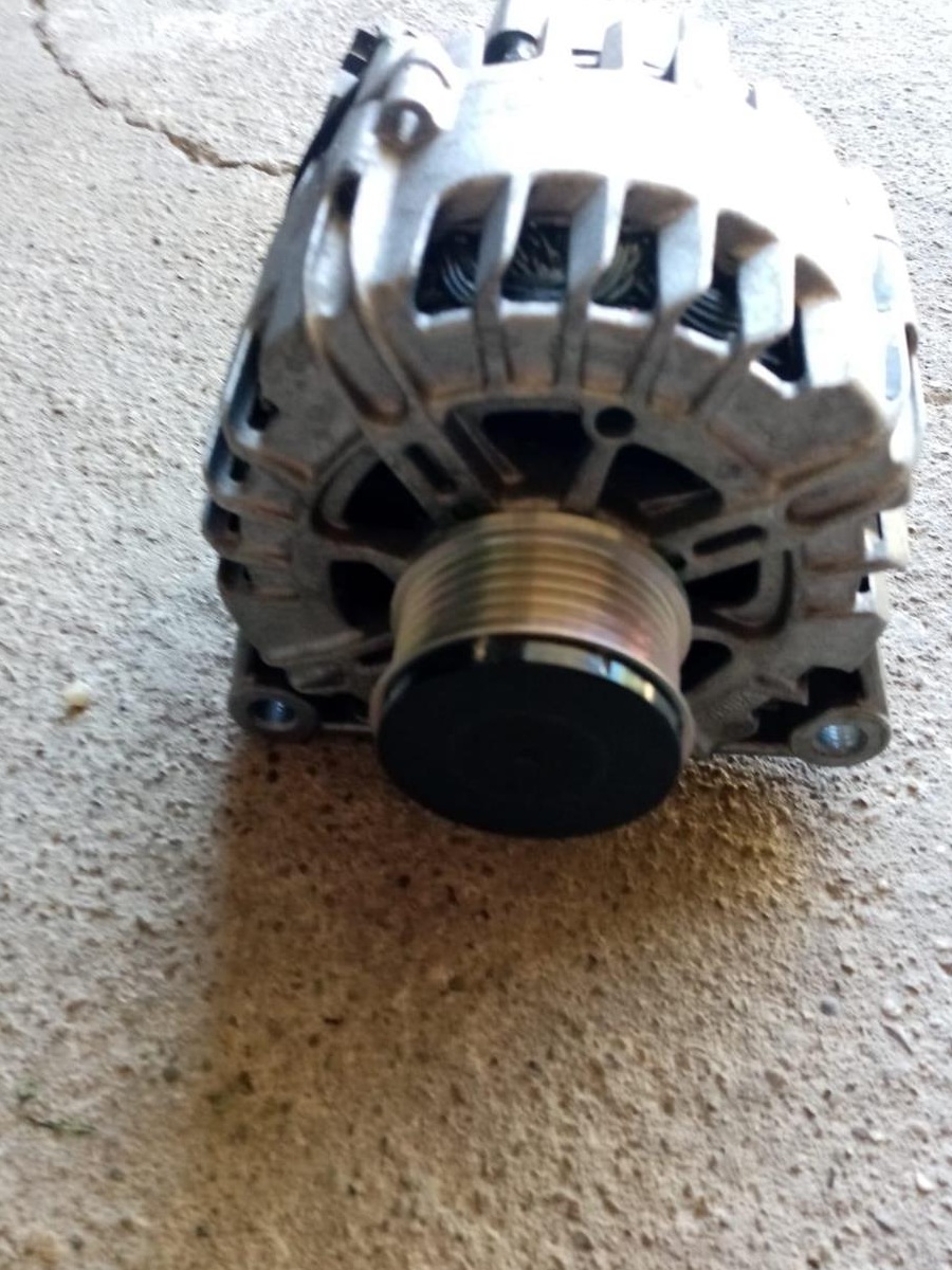 Vând alternator Citroen C4