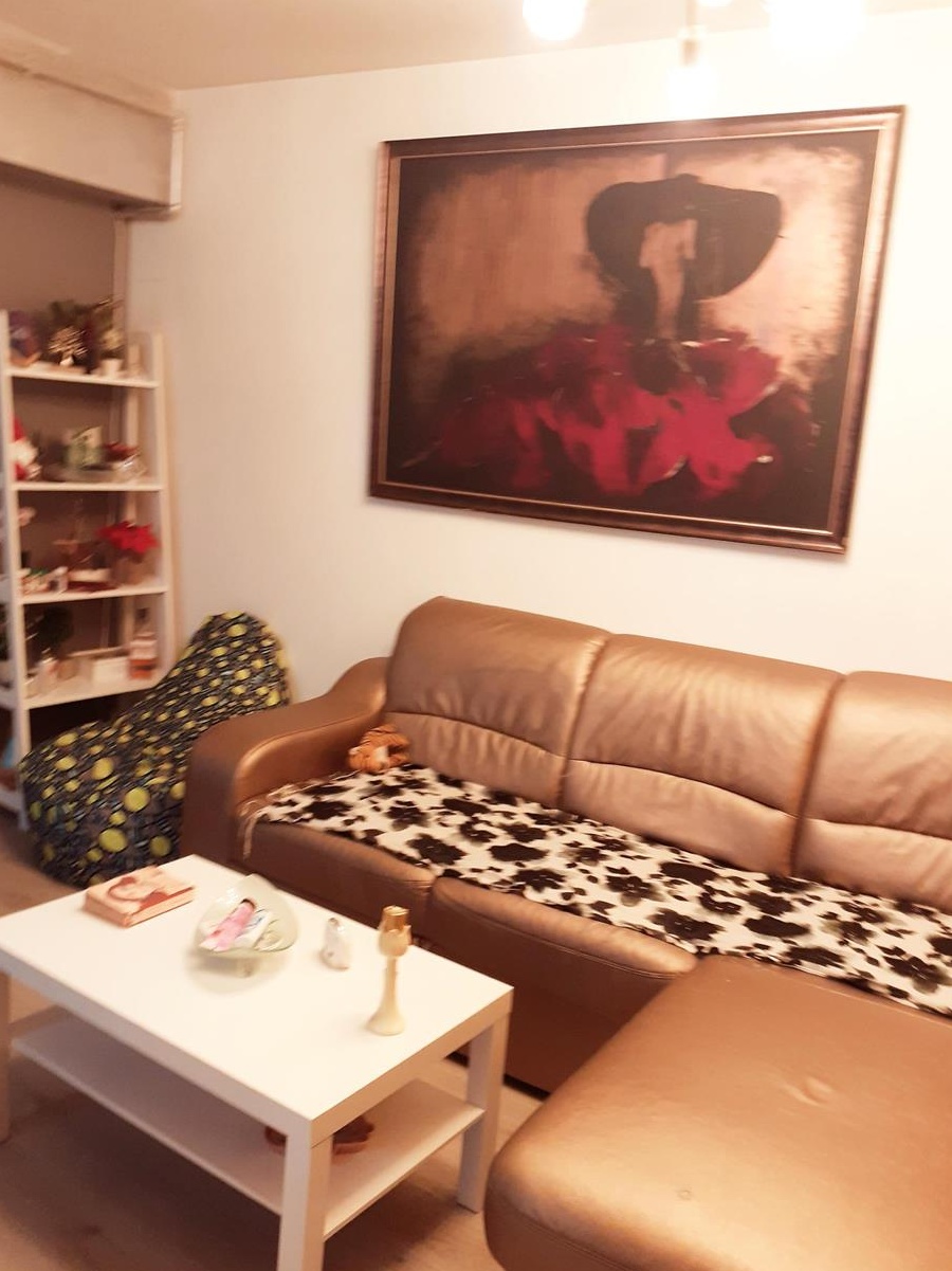 Vand ap. 3 camere, str  Stejarului, Floresti