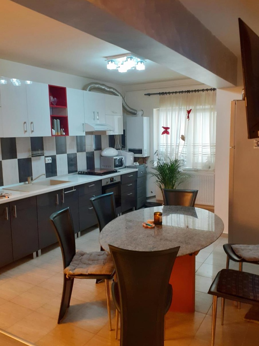 Vand ap. 3 camere, str  Stejarului, Floresti