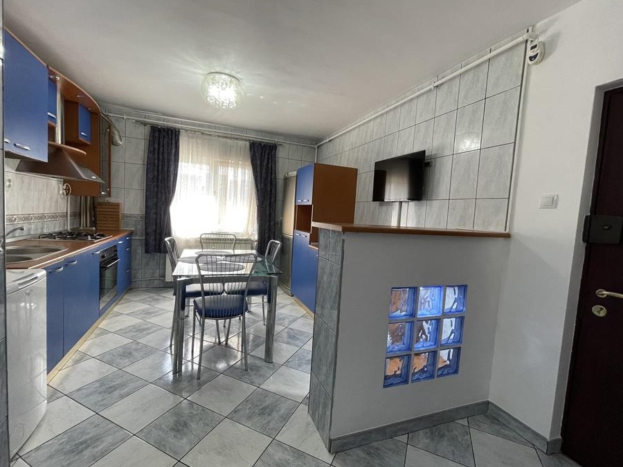 VAND Ap. 3 camere vedere mixta,zona 13 SEPTEMBRIE, Liceu ODOBLEJA