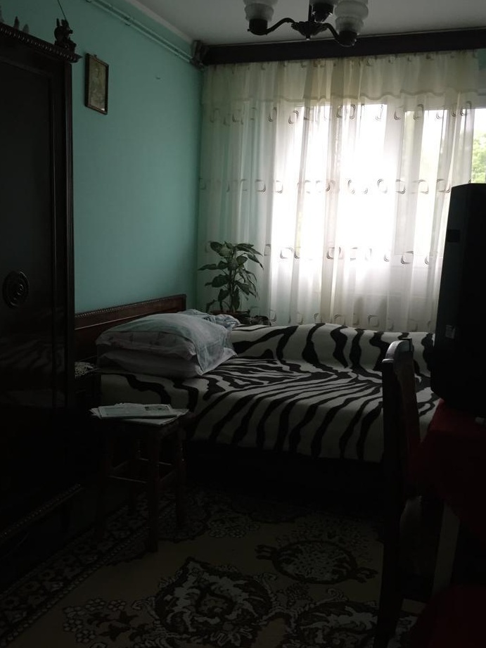 Vand ap 4 camere et din 4 zona ferentari