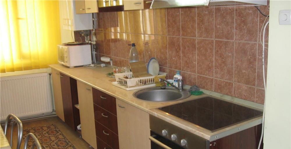 Vand Ap cu 3 camere ultracentral si superfinisat in Campia Turzii