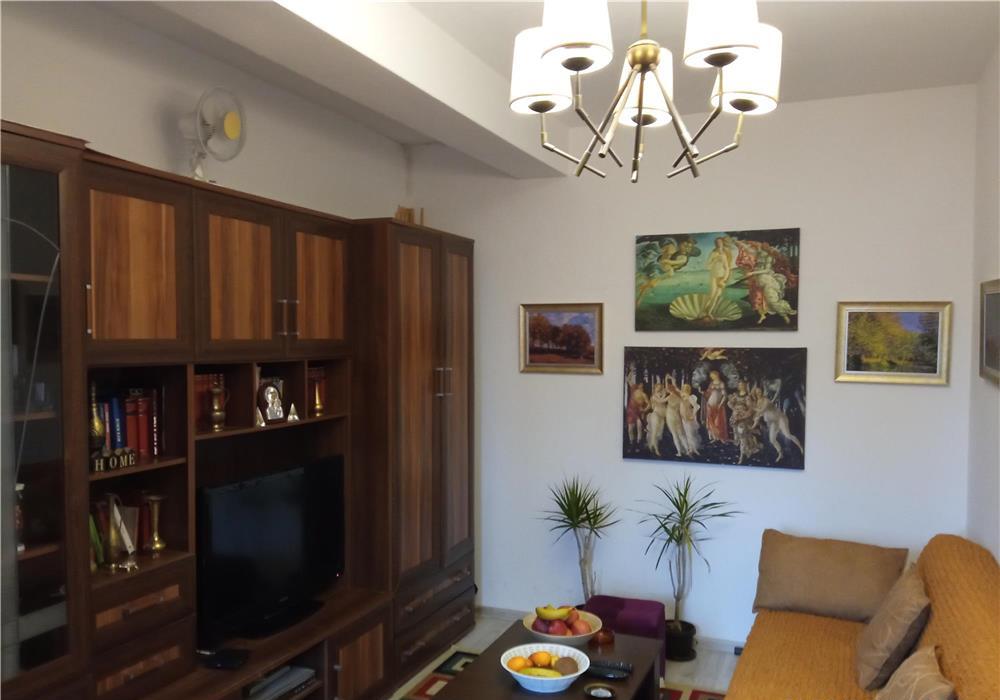 Vând ap. două camere confort I. Preț: 64500 EURO.