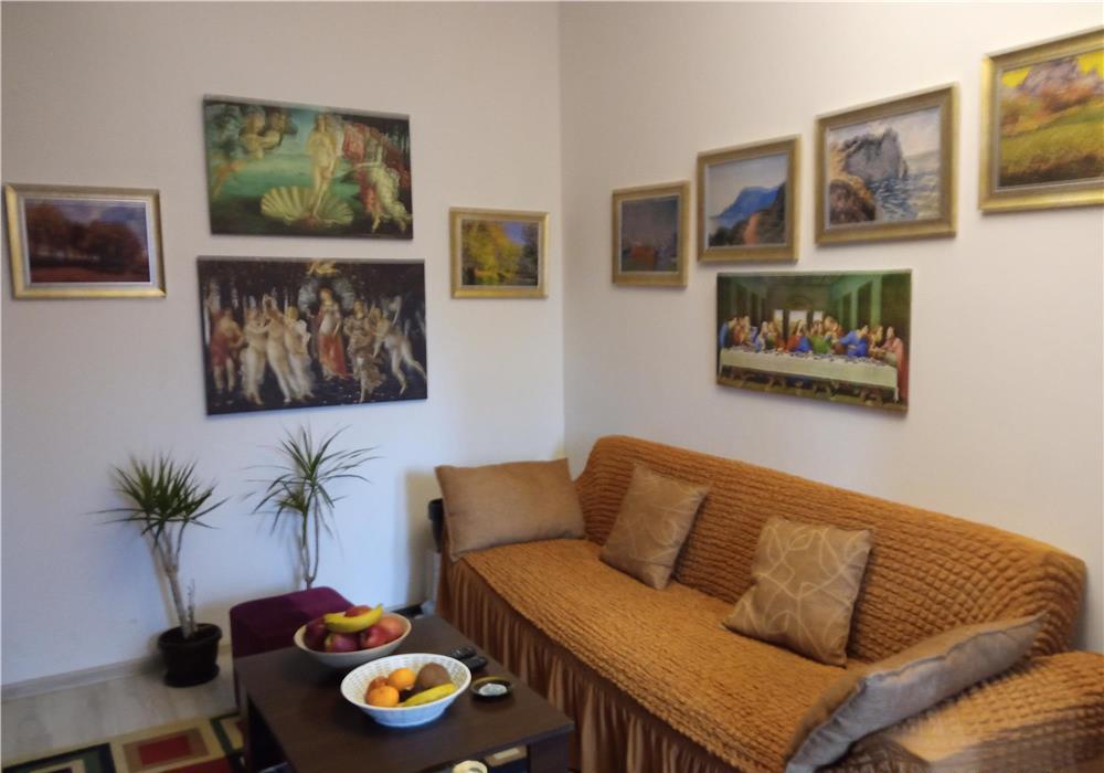 Vând ap. două camere confort I. Preț: 64500 EURO.