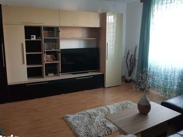 Vând apart. 2 cam, mobilat in Medgidia et 2, zona liniștită in centru.