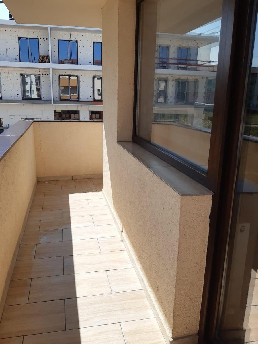 Vând apart Floresti 2 cam decomandate mobilat cu balcon foarte mare etaj 1 + loc parcare cf separat
