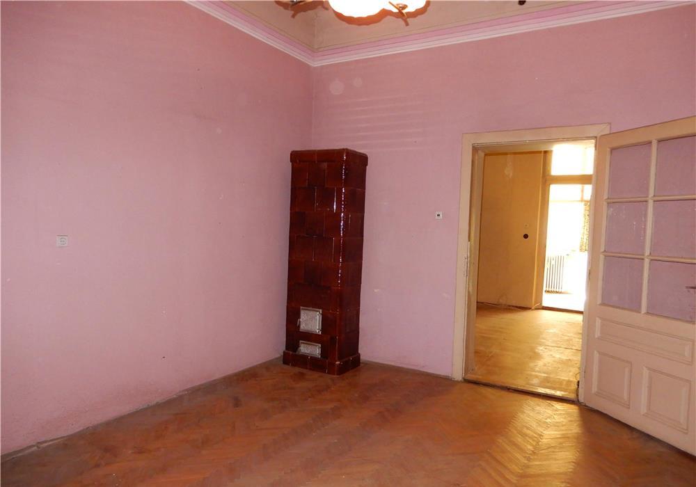 Vand apart.2 cam.mari,st.88 mp.la casa,pretabil Birouri,Cabinete,etc,str.Lacului