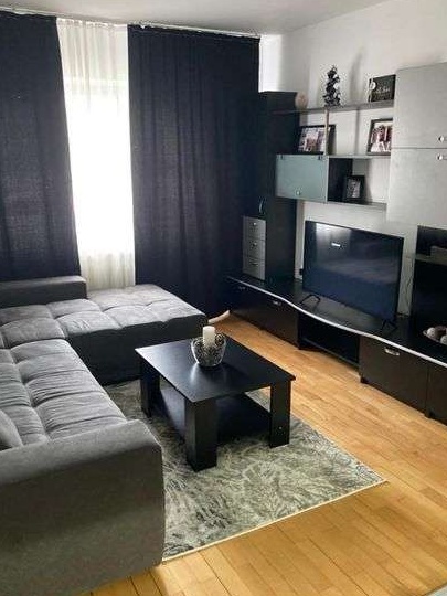 Vand apartamenr 3 camere