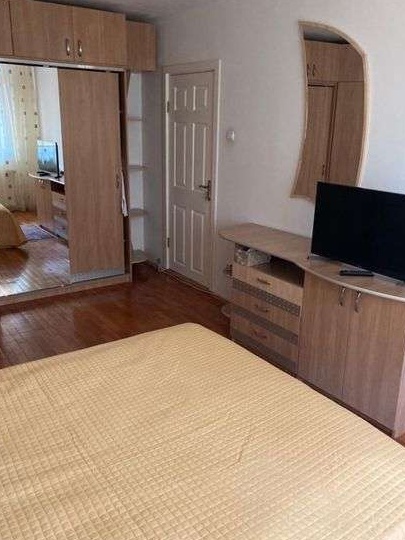 Vand apartamenr 3 camere