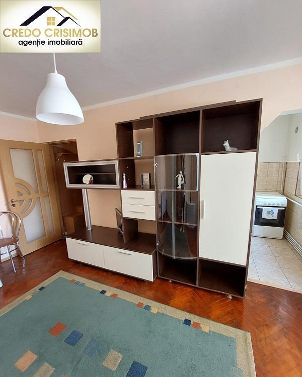 Vand apartament 2 cam nedecomandat zona Intim etajul 2