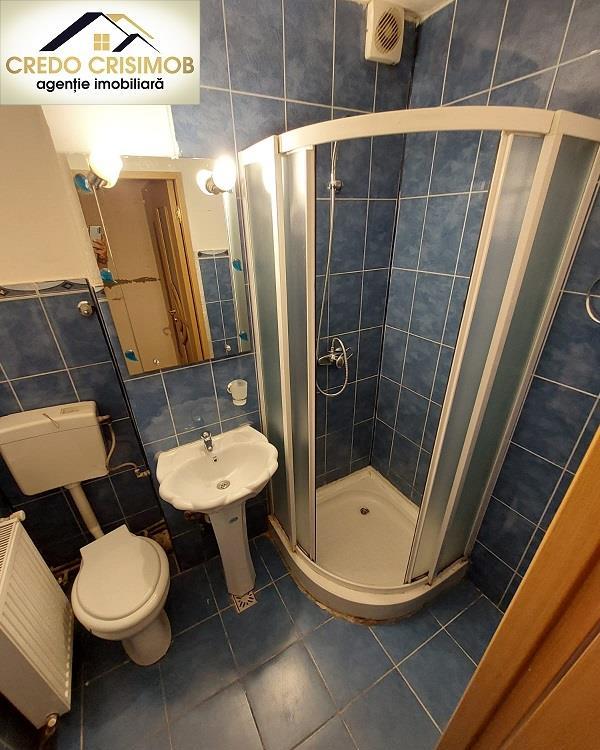 Vand apartament 2 cam nedecomandat zona Intim etajul 2