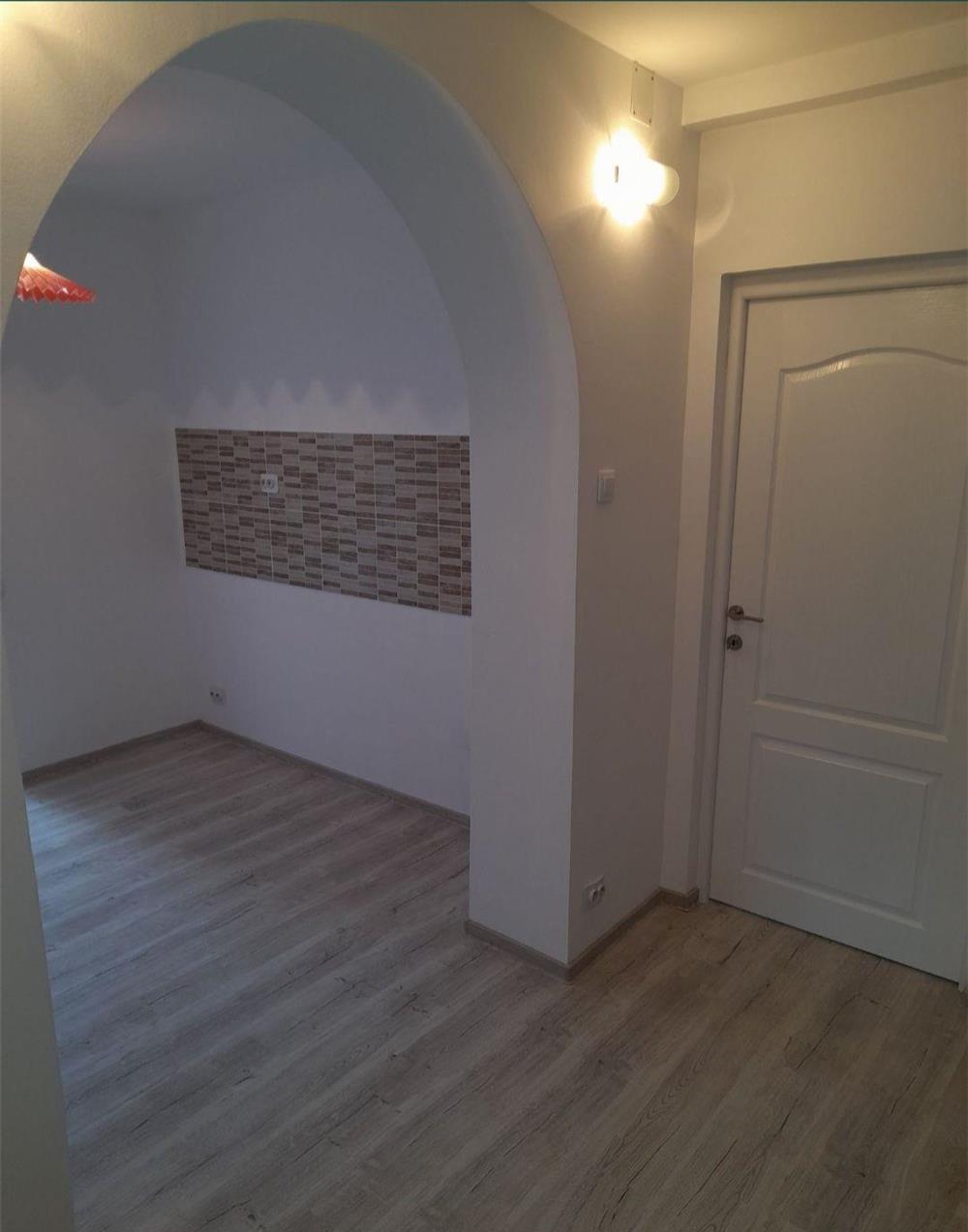Vând apartament 2 camere ,bulevardul București