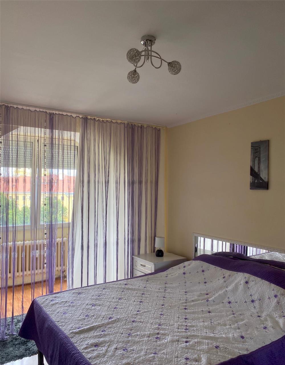 Vand apartament 3 cam tip A , bl Dacia , zona Muzeu, dubla orientare , etaj superior