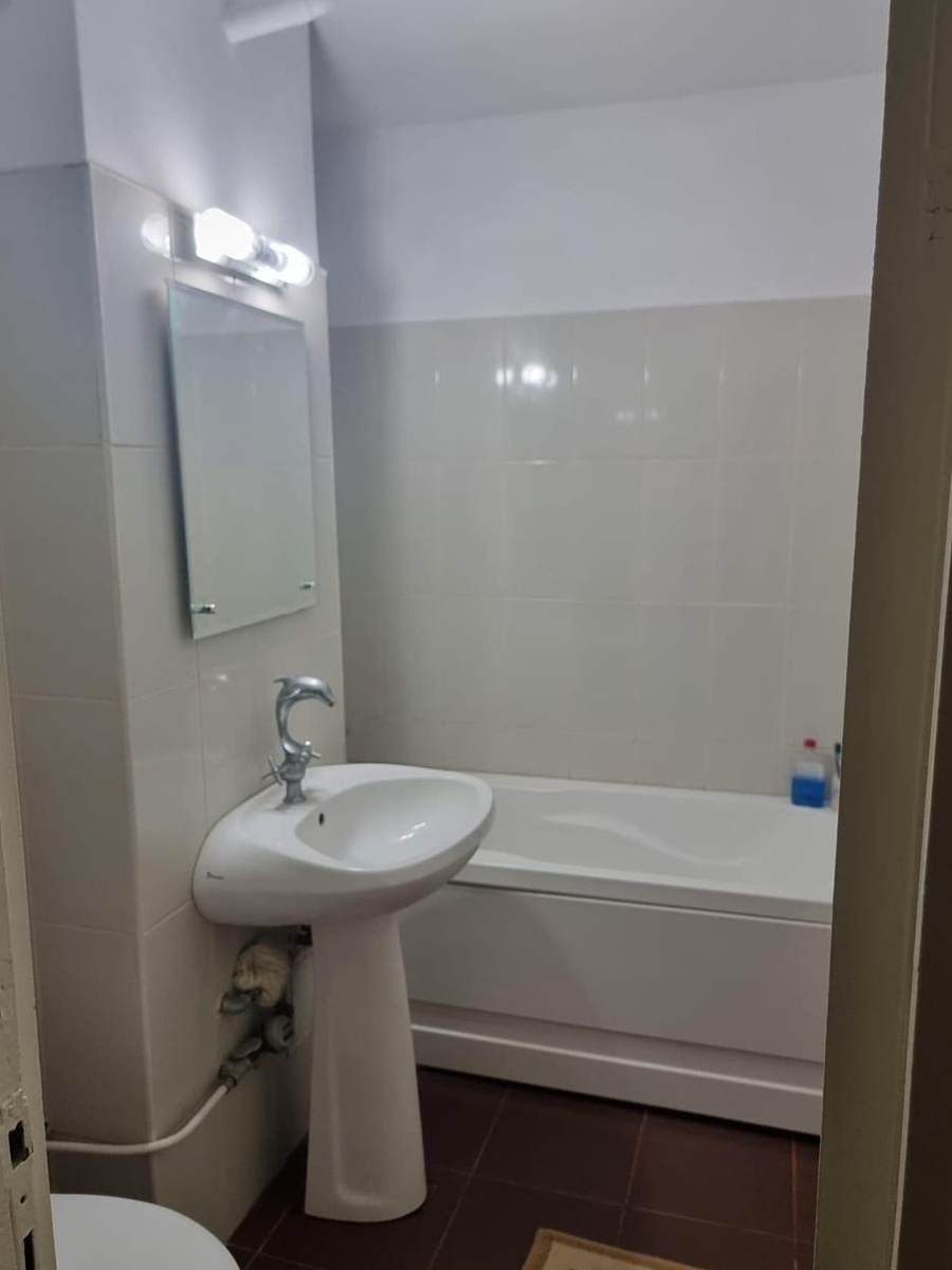 Vând apartament 3 camere City Mall Constanța