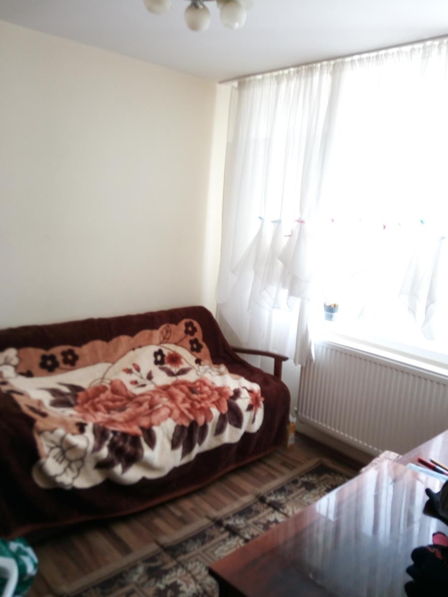 Vand apartament 3 camere decomandat . Sau schimb cu casa .