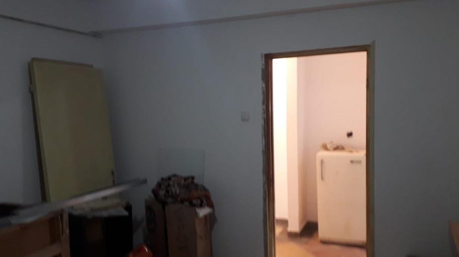 Vând apartament 3 camere decomandate et 4/4 Ploiesti zona Hale