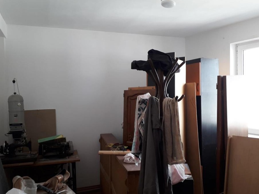 Vând apartament 3 camere decomandate et 4/4 Ploiesti zona Hale