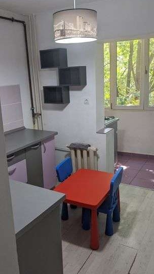 Vând apartament 3 camere + garaj, zona Lipovei