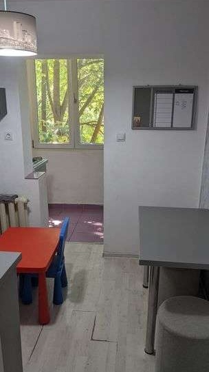 Vând apartament 3 camere + garaj, zona Lipovei