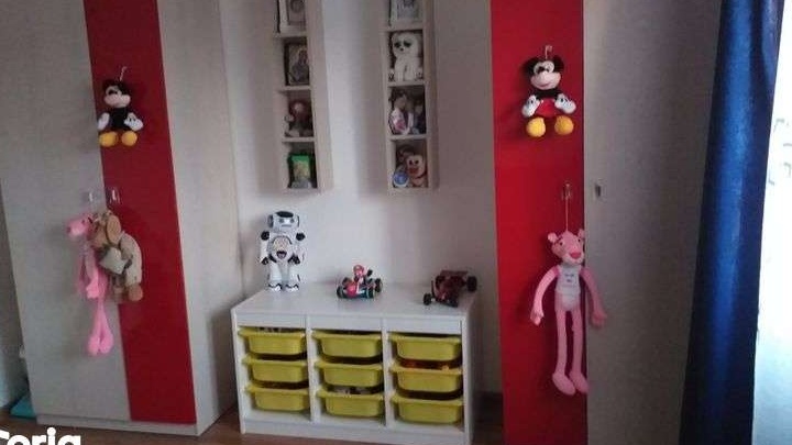 Vând apartament 3 camere + garaj, zona Lipovei