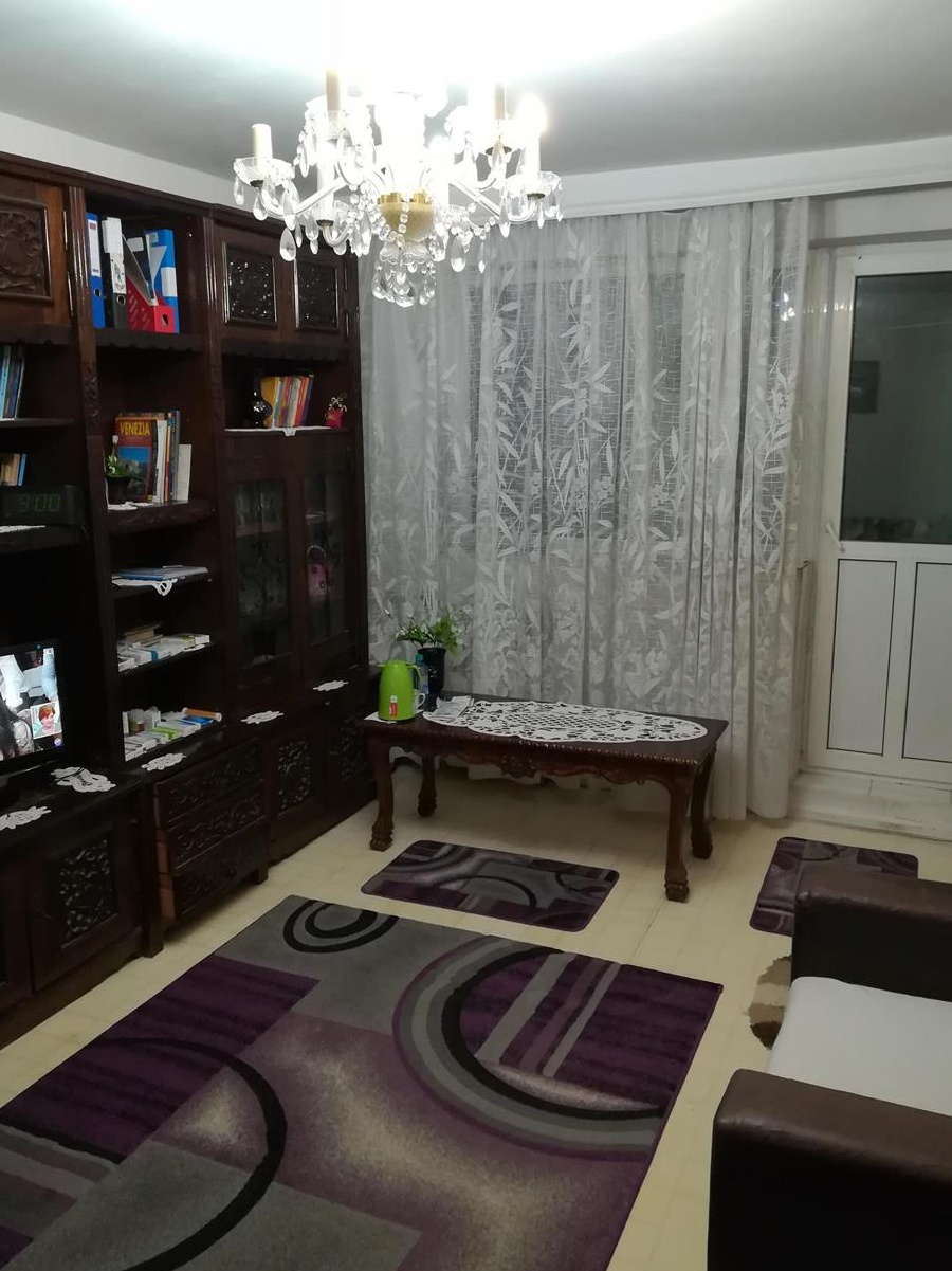 Vand Apartament 3 Camere, Km 4-5, Decomandat, etaj 1
