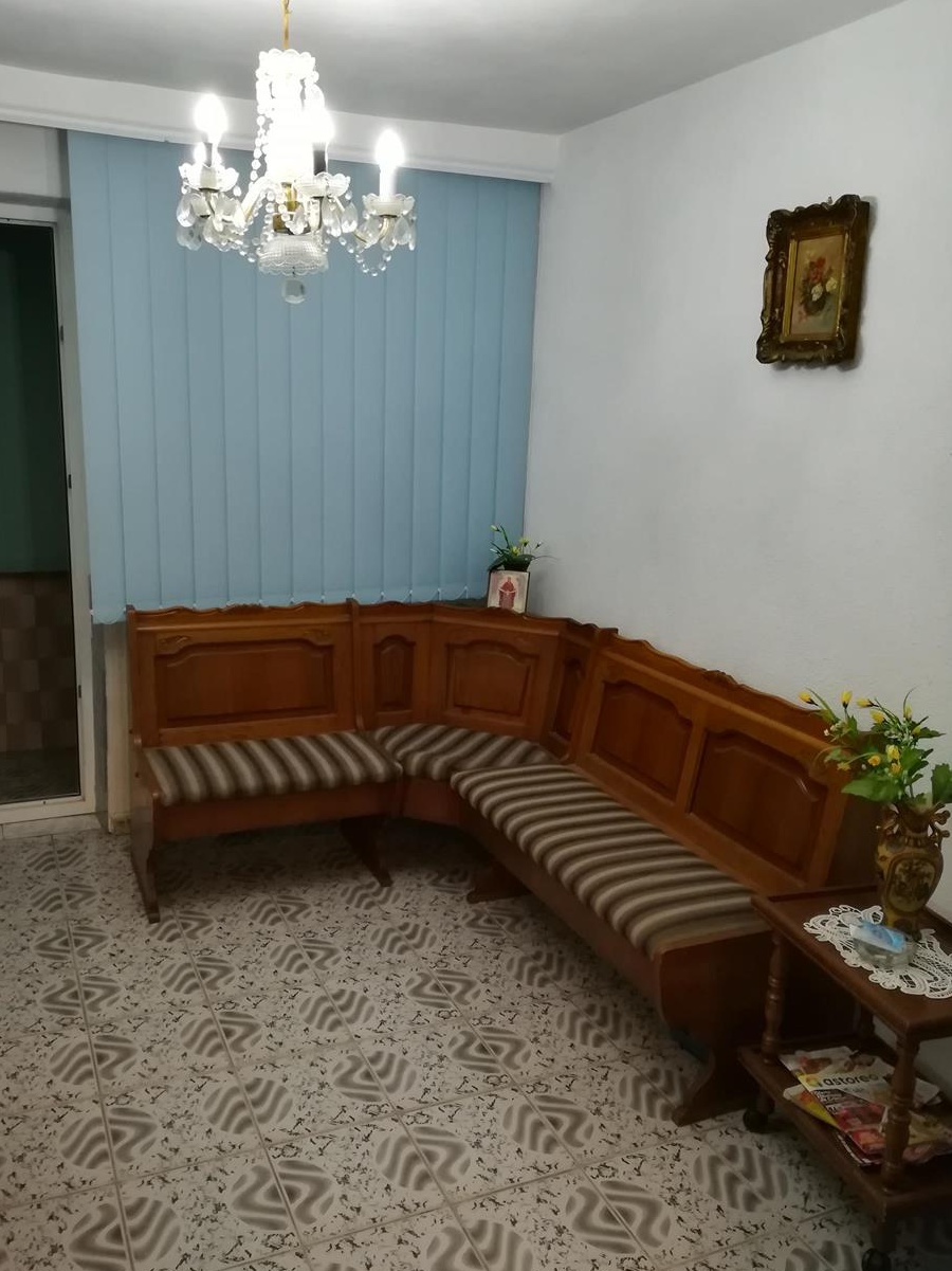 Vand Apartament 3 Camere, Km 4-5, Decomandat, etaj 1