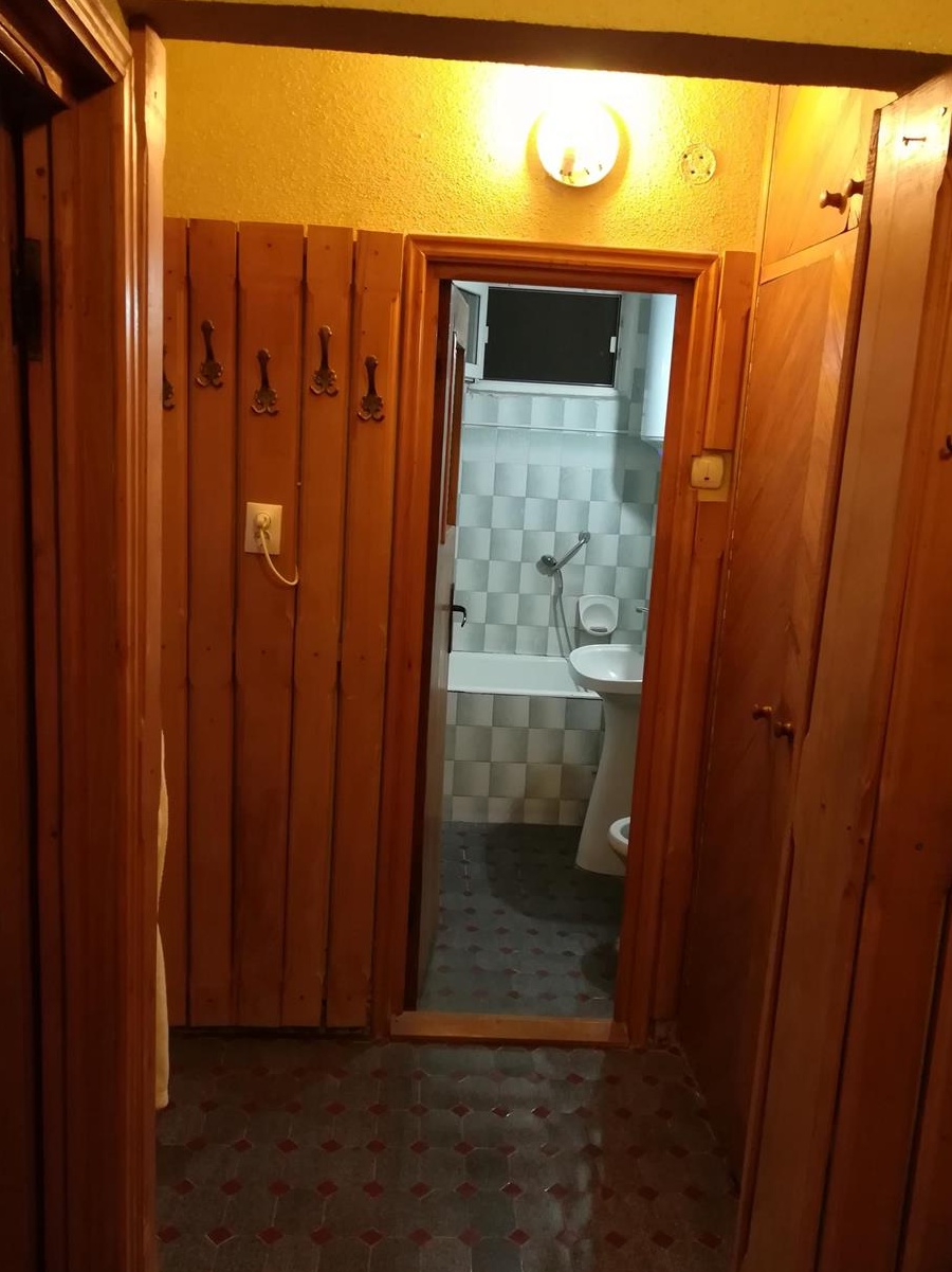 Vand Apartament 3 Camere, Km 4-5, Decomandat, etaj 1
