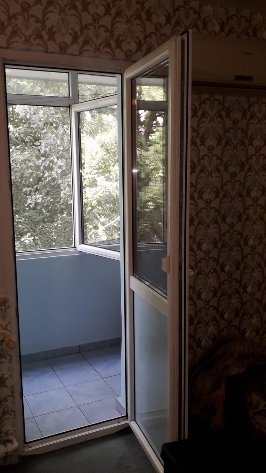 Vând apartament 3 camere sect 4 C'tin Brancoveanu
