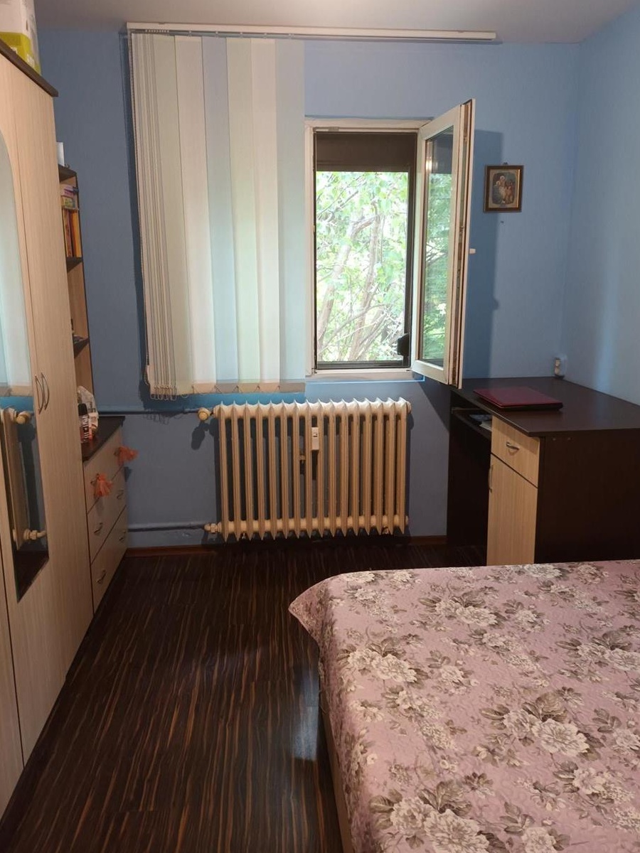 Vând apartament 3 camere sect 4 C'tin Brancoveanu