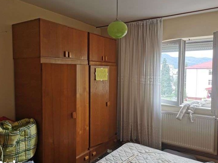 Vând Apartament 3 camere targu ocna