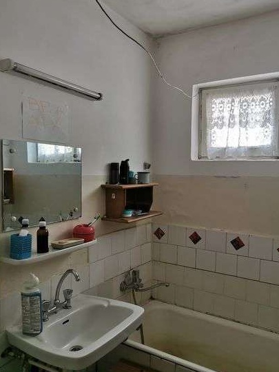 Vând Apartament 3 camere targu ocna