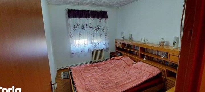 Vand apartament 3 camere zona Bucovinei