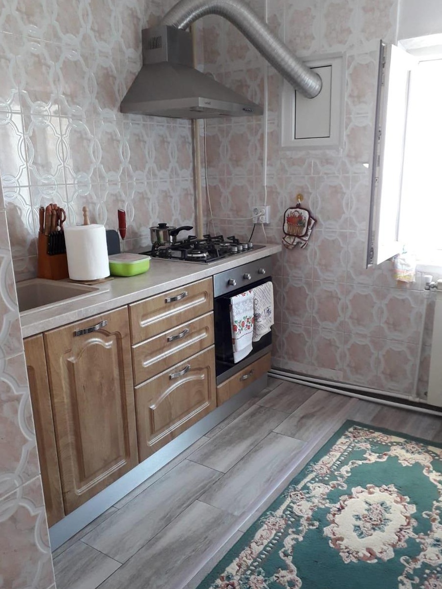 Vand apartament 3 camere zona IRIS-Capsa