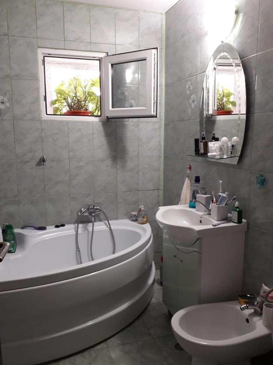 Vand apartament 3 camere zona IRIS-Capsa