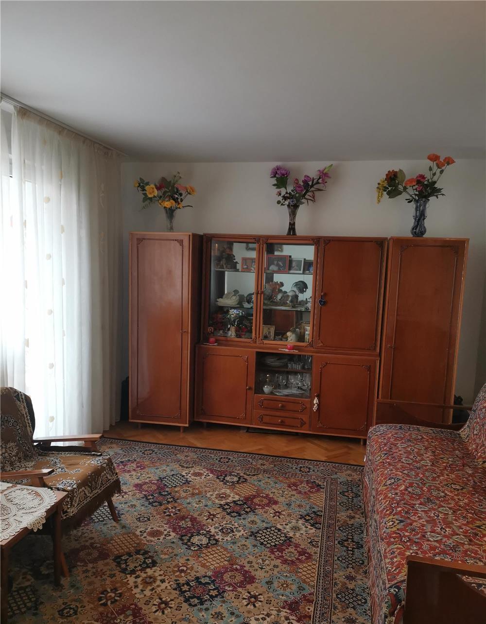 Vand apartament 3 camere zona Manastur.