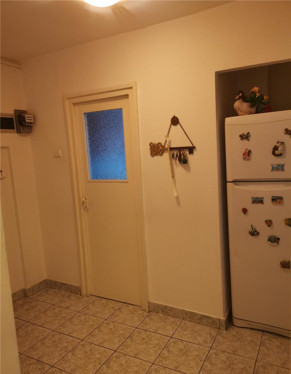 Vand apartament 3 camere zona Manastur.