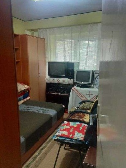 vand apartament 4 camere - 300 m de Metrou Aparatorii Patriei
