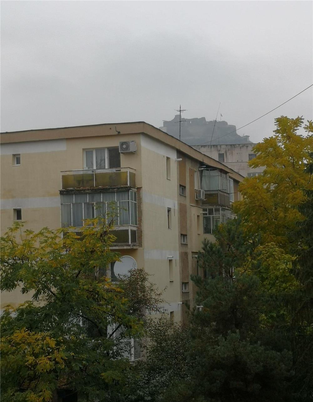 Vând apartament, 4 camere, decomandat , etajul 2,90 mp,str Ion Creangă.