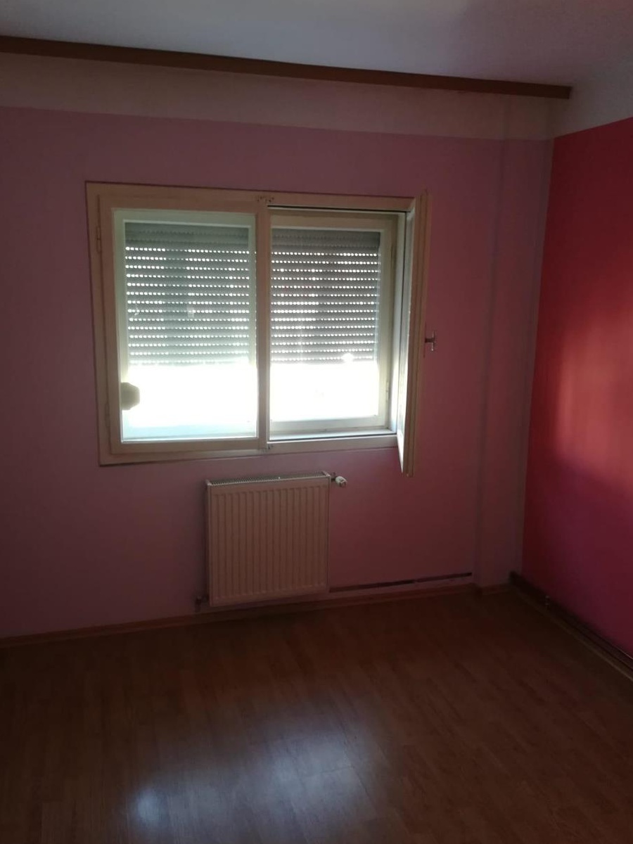 Vând apartament 5 camere