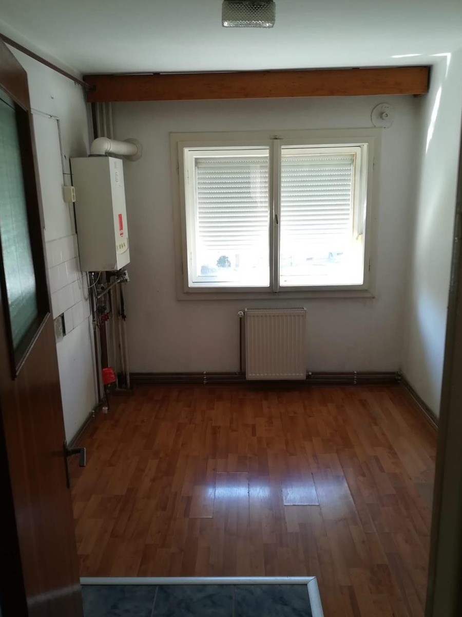 Vând apartament 5 camere
