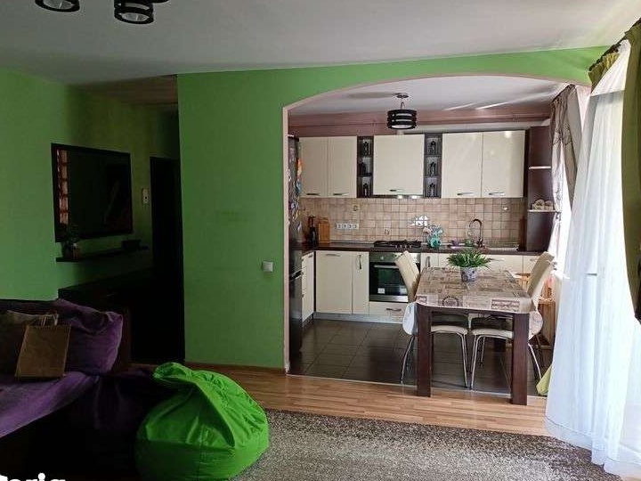 Vând apartament complet mobilat utilat