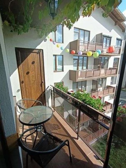 Vând apartament complet mobilat utilat