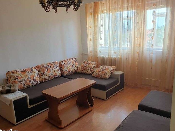 Vand apartament cu 3 camere decomandat la casa de cultura