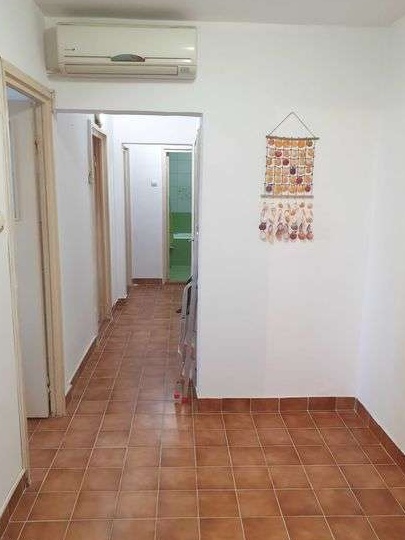 Vand apartament cu 3 camere decomandat la casa de cultura