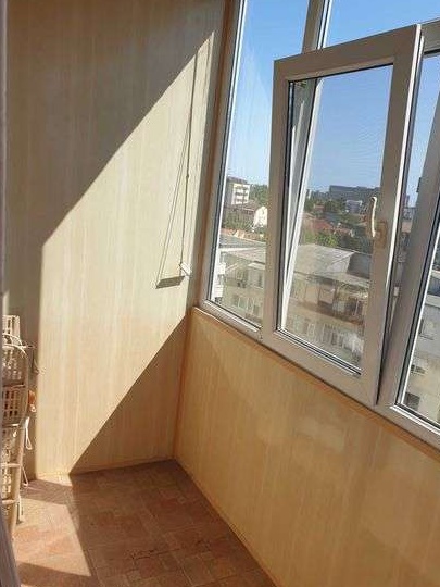 Vand apartament cu 3 camere decomandat la casa de cultura