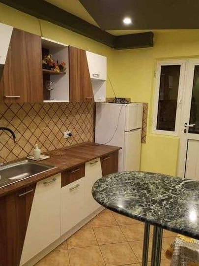 Vând apartament cu 3 camere la parter zona Dristor Laborator