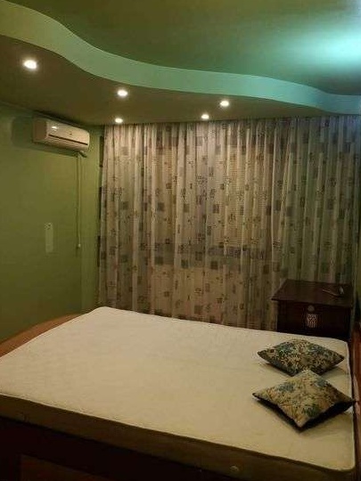 Vând apartament cu 3 camere la parter zona Dristor Laborator