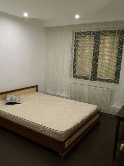 Vând apartament cu 3 camere la parter zona Dristor Laborator