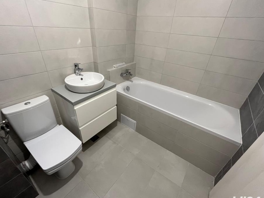 Vand apartament cu 3 camere sector 4 Metalurgiei